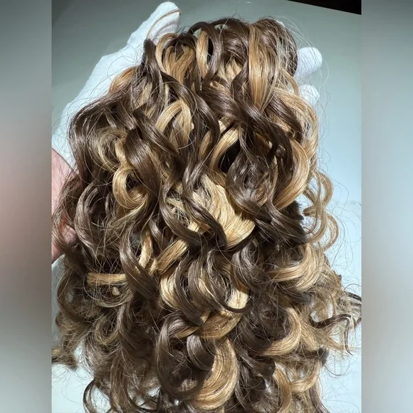 HAIR, Qty 4, 18” Curly Clip in Extensions, Brown/Carmel - Picture 11 of 12